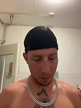 Pertunjukan Kamera Web TitanNoir