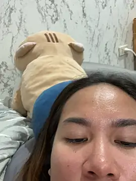 Ponthip: διαδικτυακό σόου στην κάμερα