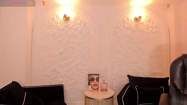 NatalieLewis Live XXX-chat