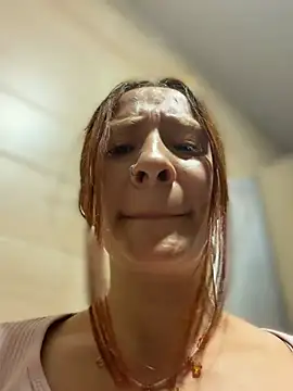 Samyra_Biker12: διαδικτυακό σόου στην κάμερα