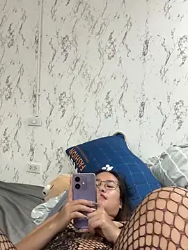 Ponthip: онлайн-секс-чат