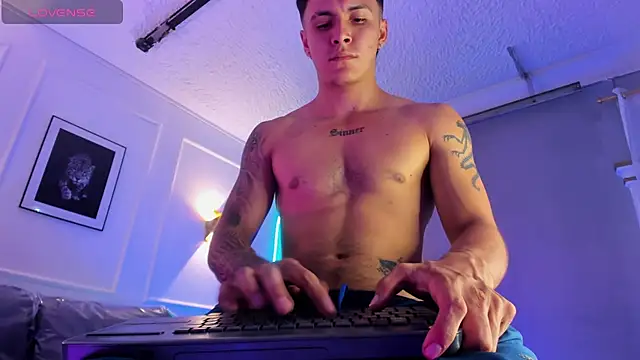 Leo_santoro Chat XXX in diretta