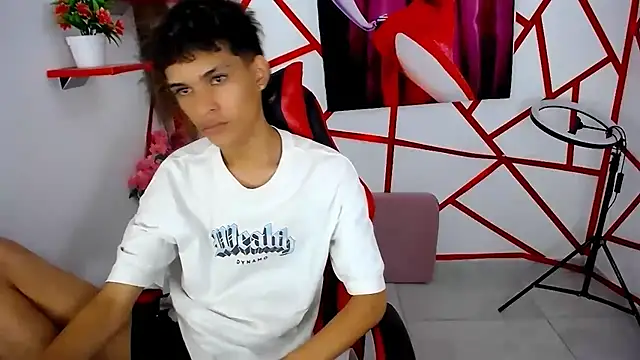 chris_evans77 即時 XXX 聊天