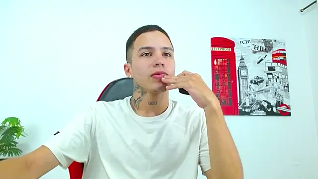 Cumandres18 Chat XXX in diretta