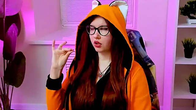 CarolGiggly: онлайн-секс-чат