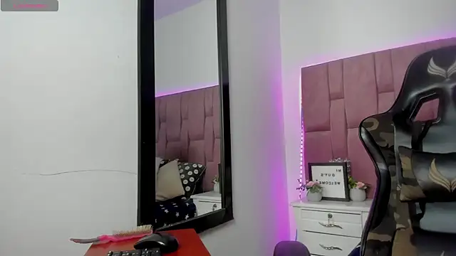 Lyath_Vega's Live XXX Chat