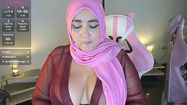 XXX chat uživo modela HijabiMilff