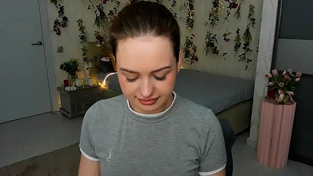 MiracleCurly Adlı Modelin Canlı XXX Sohbeti