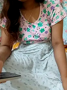 Show modela SilverQueen2 na web-kameri