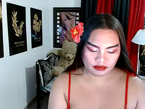 TSbrianaHugeCock: διαδικτυακό σόου στην κάμερα