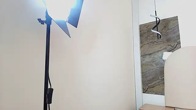 TONY_FOXX1: διαδικτυακό σόου στην κάμερα