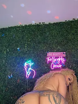 Pokazy przed kamerką – RenaThickAss