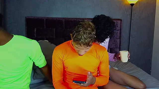 Pertunjukan Kamera Web The_golden_boys1