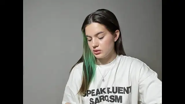 NikkieKitty: онлайн-секс-чат