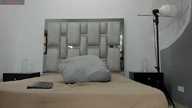 khris__evans Adlı Modelin Canlı XXX Sohbeti