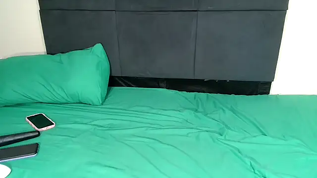 HugeTitisxx's Webcam Show