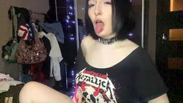 virusDoll Adlı Modelin Canlı XXX Sohbeti