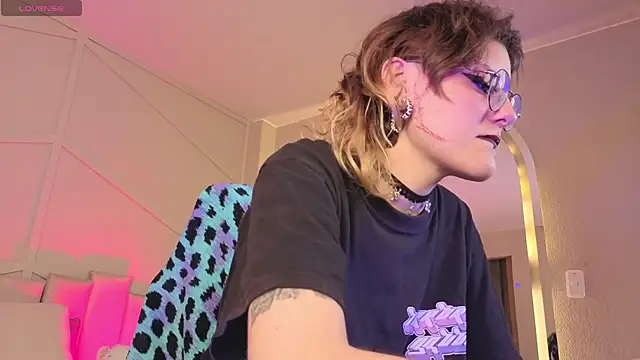 Rossiee_huntt – webcam-show