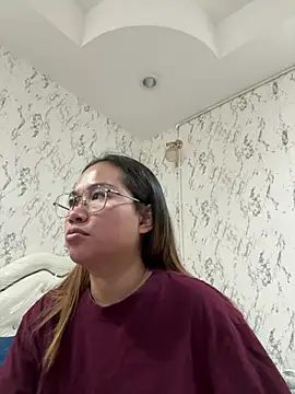 Ponthipn Live XXX chat