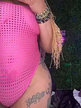 RenaThickAss: διαδικτυακό σόου στην κάμερα