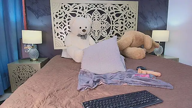 DemonFoxx live XXX chat