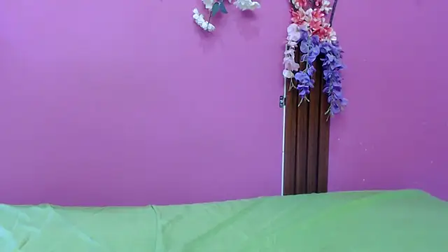 skinnysofia18: онлайн-секс-чат