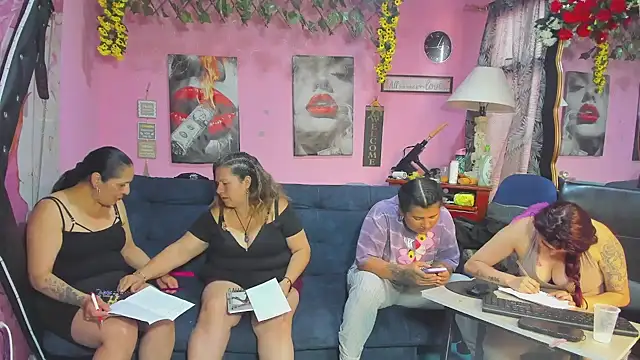 lesbiancuple élő XXX-chatje