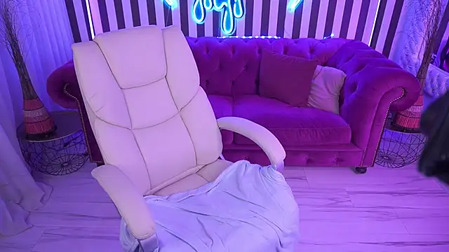 Онлайн чат XXX LittleShyy