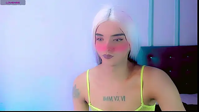 malahya_: διαδικτυακό σόου στην κάμερα