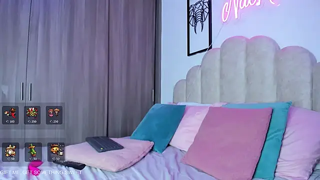 NaomiAsha Adlı Modelin Canlı XXX Sohbeti