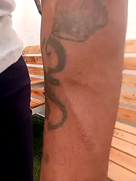 Dante_Knox: διαδικτυακό σόου στην κάμερα