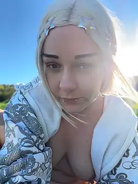 xBluntBunny Adlı Modelin Canlı XXX Sohbeti