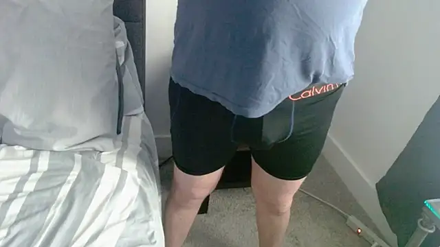 BlameItOnJunior: вебкам-шоу