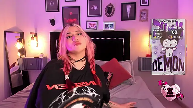 pinkk_deemon élő XXX-chatje