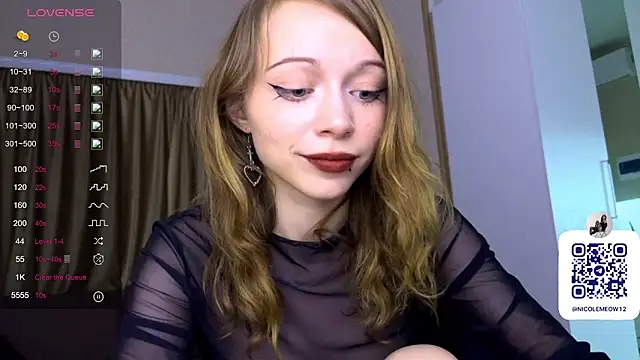 _SofiaBrown: онлайн-секс-чат