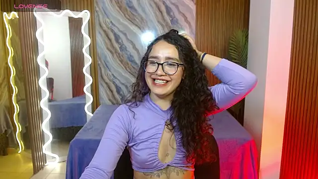 Ellis_tay's Live XXX Chat