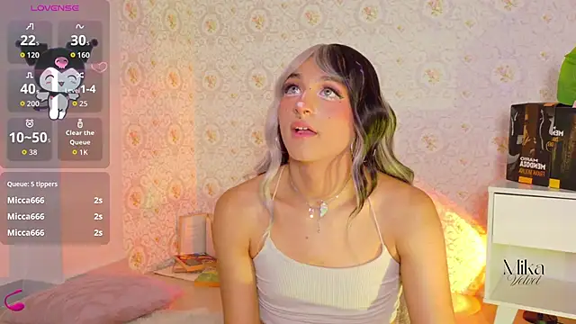 Mikavelvet08 élő XXX-chatje