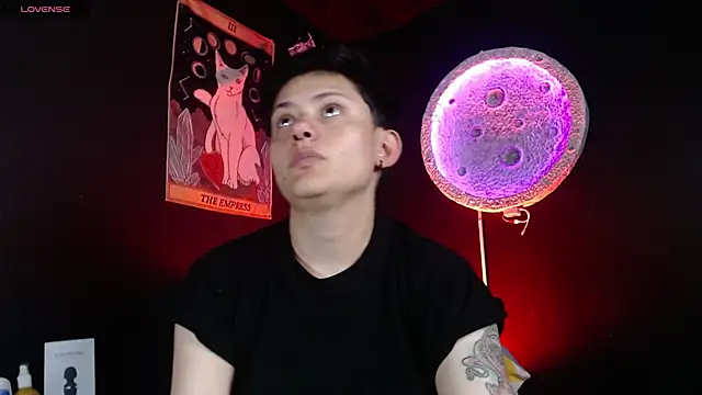 girl_intense444 Adlı Modelin Canlı XXX Sohbeti