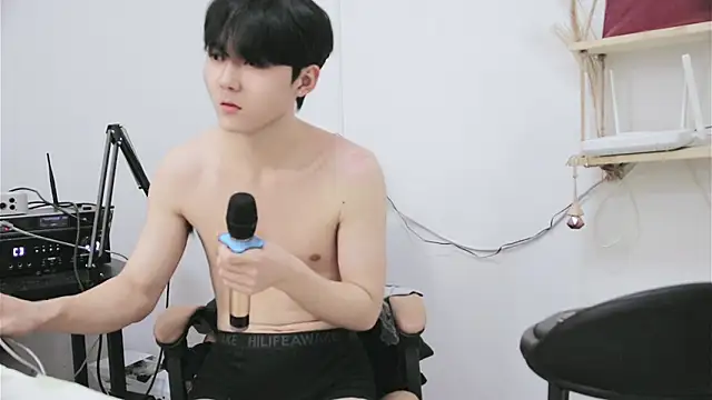 xf-110 élő XXX-chatje