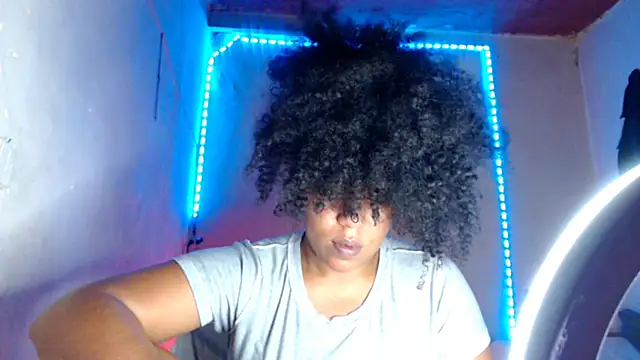 cherry_cleou élő XXX-chatje