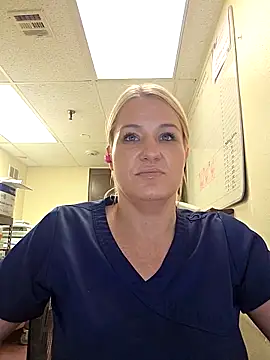 LadyB07 Show in webcam