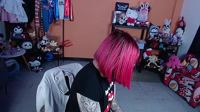 MissMiia2: онлайн-секс-чат