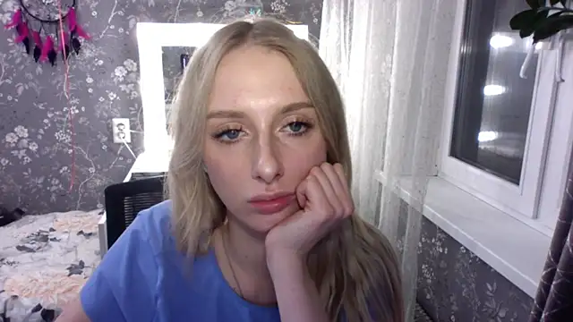 AliceTwinkle Show in webcam