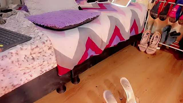 lesly_xx 即時 XXX 聊天