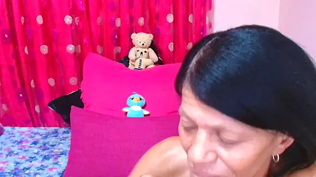 SLUTTYROXY's Live XXX Chat