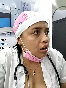 Nurse_Alice-7: διαδικτυακό σόου στην κάμερα