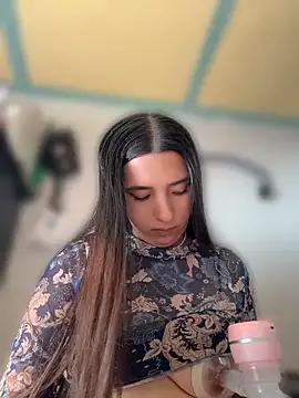 Alix_Rousses20 Show in webcam