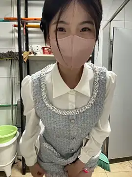 gougou13's Live XXX Chat