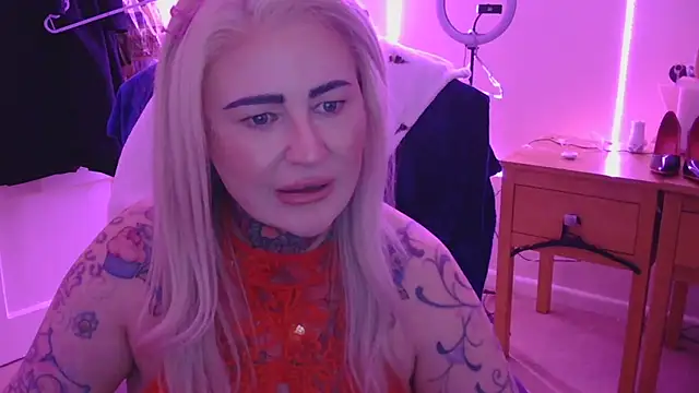 emobarbiedoll 现场XXX聊天