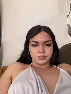 Show modela iamtyara na web-kameri